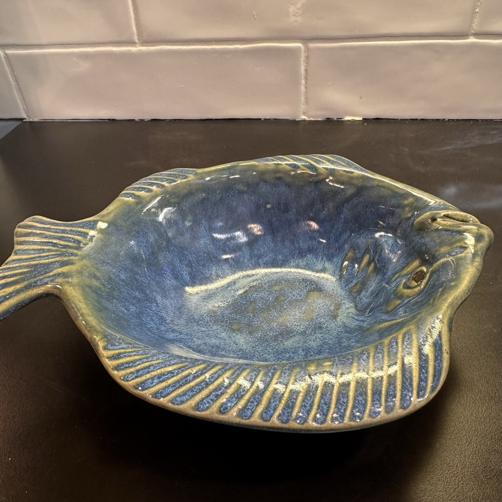 Blue Green Ceramic Fish Shaped Serving Bowl 9.5 in. x 7 in. x 2.5 in. Signed - Picture 7 of 7
